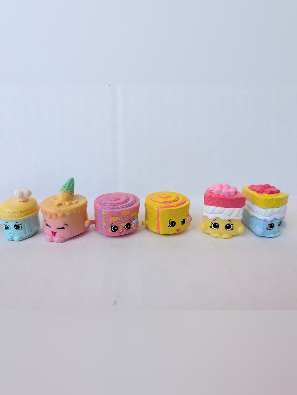 Shopkins Bakery Items 12 Pieces - Picture 3 of 6
